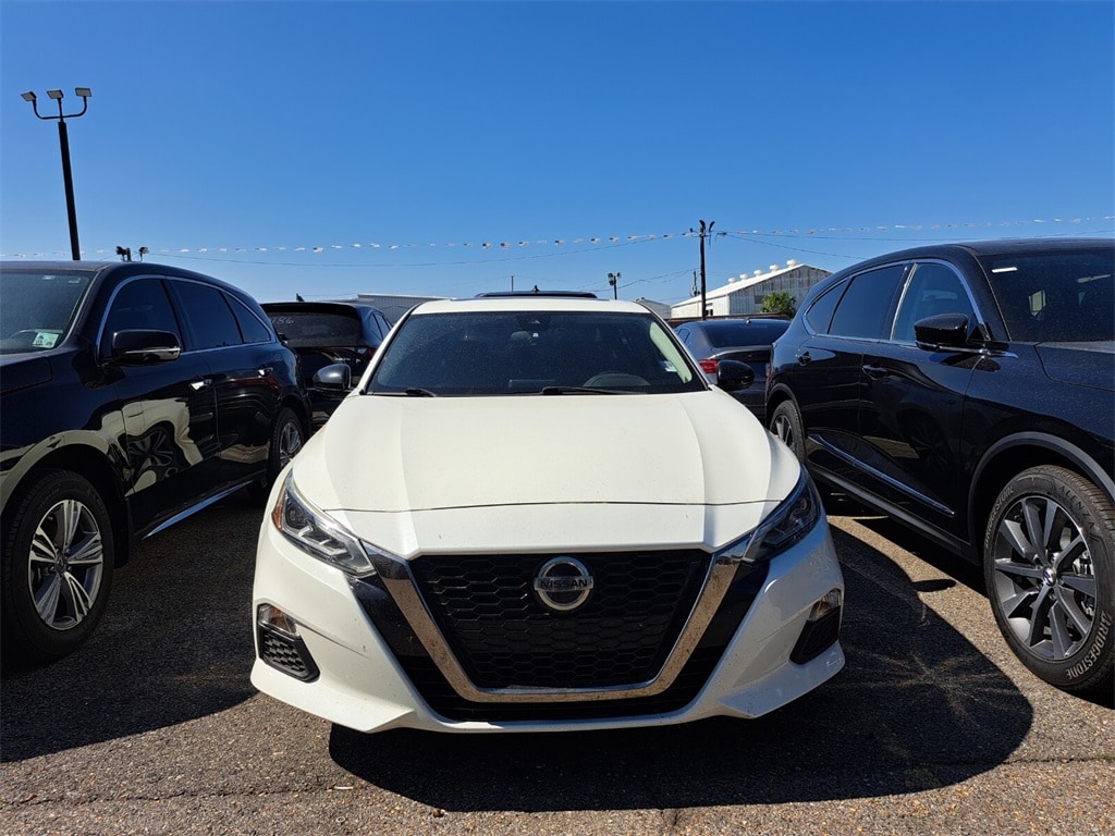 Used 2020 Nissan Altima 2.5 SR Sedan