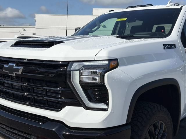 2026 Chevrolet Silverado 2500 HD LTZ - Photo 9