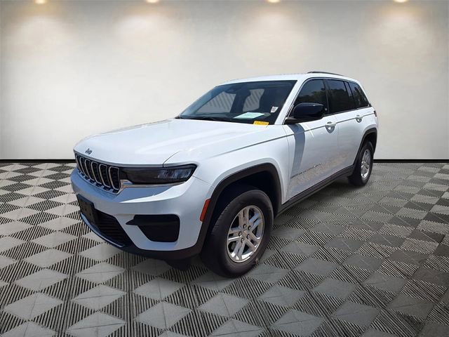 2024 Jeep Grand Cherokee Laredo 4x4's photo