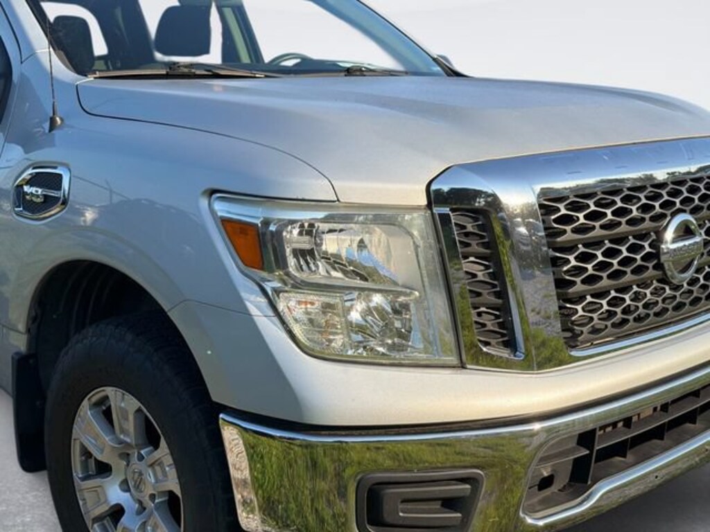 Used 2017 Nissan Titan SV Truck Crew Cab