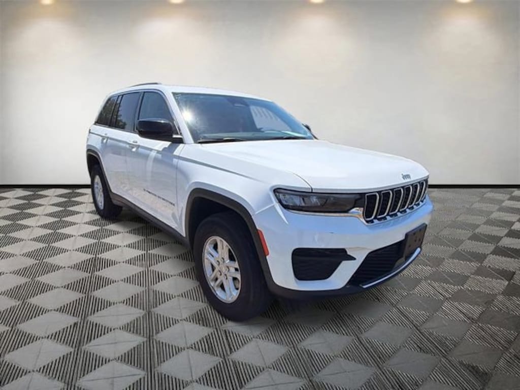 Used 2024 Jeep Grand Cherokee Laredo