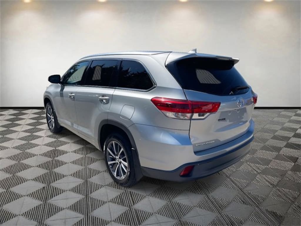 Used 2018 Toyota Highlander SE SUV