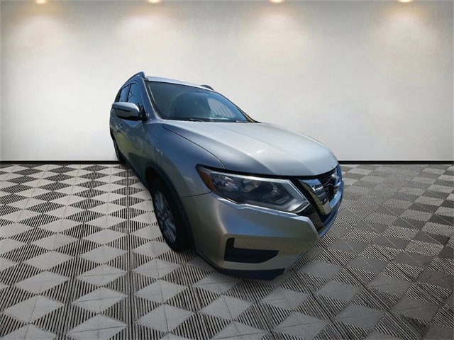 2017 Nissan Rogue SV photo 2