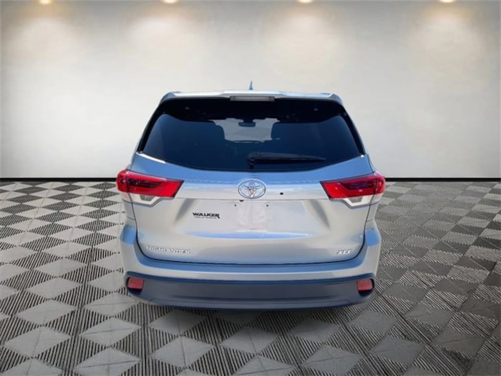 Used 2018 Toyota Highlander SE SUV