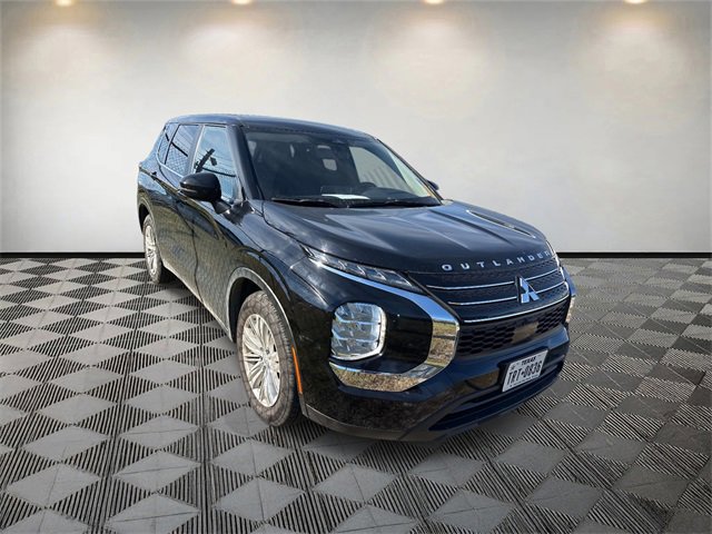 2024 Mitsubishi Outlander ES photo 4