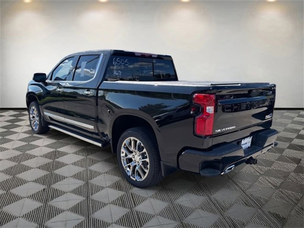New 2026 Chevrolet Silverado 1500 High Country Truck Crew Cab