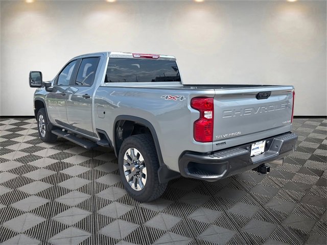 2025 Chevrolet Silverado 2500HD Custom photo 3