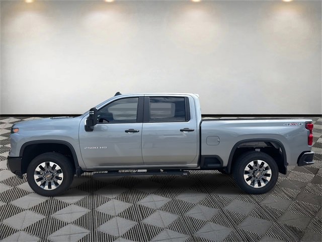 2025 Chevrolet Silverado 2500HD Custom photo 2