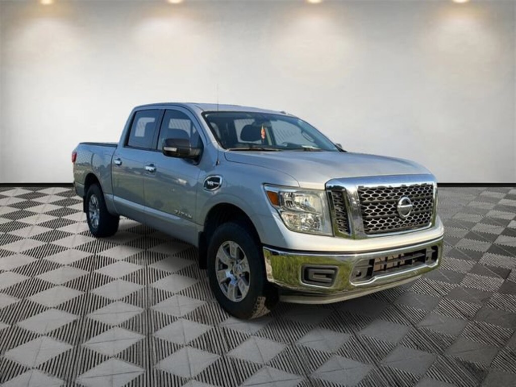 Used 2017 Nissan Titan SV Truck Crew Cab