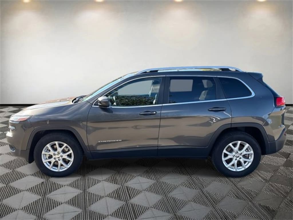 Used 2018 Jeep Cherokee Latitude Plus SUV