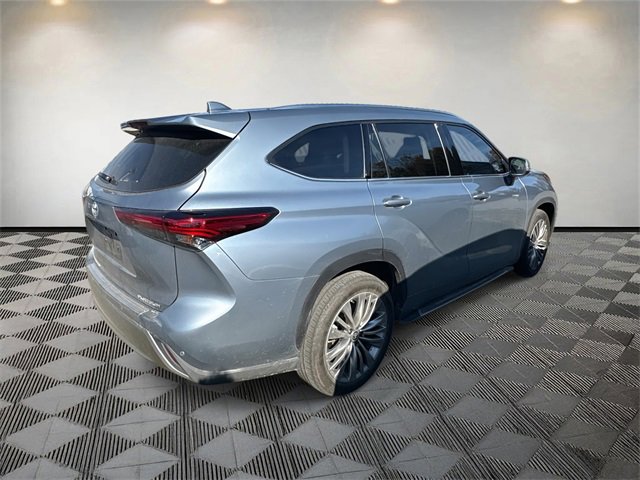 2022 Toyota Highlander Platinum photo 3