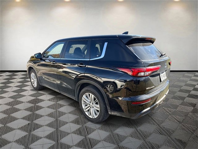 2024 Mitsubishi Outlander ES photo 2