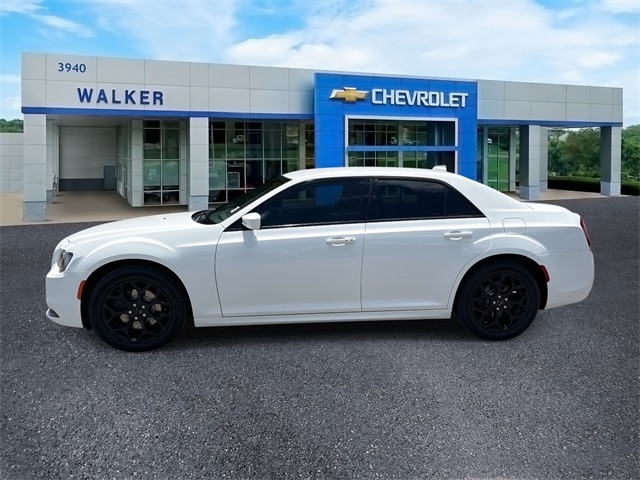 Used 2016 Chrysler 300 S with VIN 2C3CCAGG3GH270637 for sale in Franklin, TN