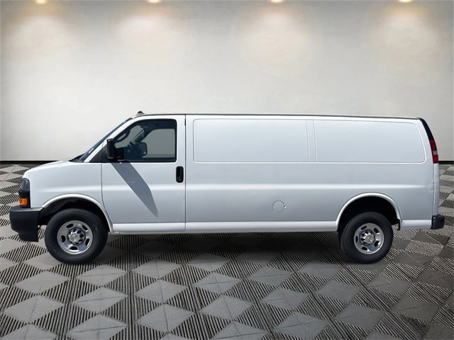 2023 Chevrolet Express Cargo 2500 photo 2
