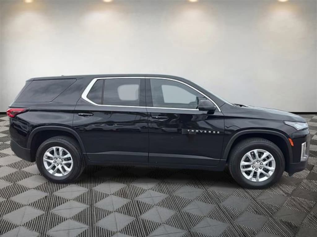 Used 2023 Chevrolet Traverse LS SUV