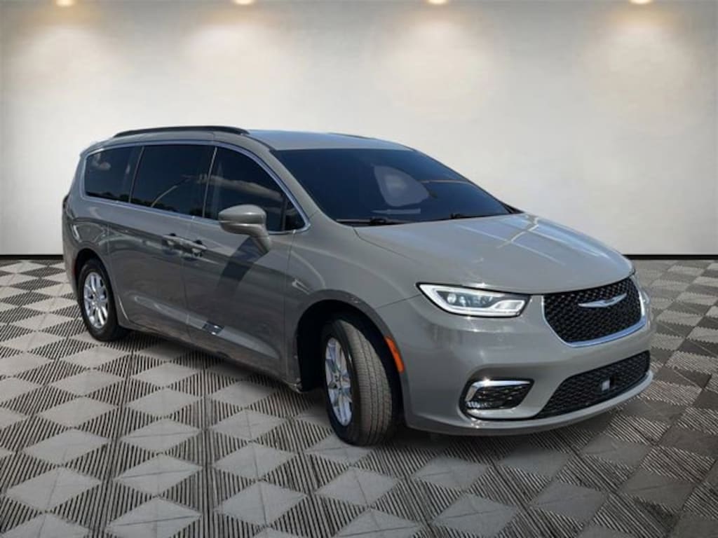 Used 2022 Chrysler Pacifica Touring L Minivan