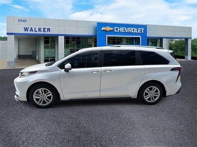 Used 2024 Toyota Sienna Limited with VIN 5TDZSKFC8RS139981 for sale in Franklin, TN