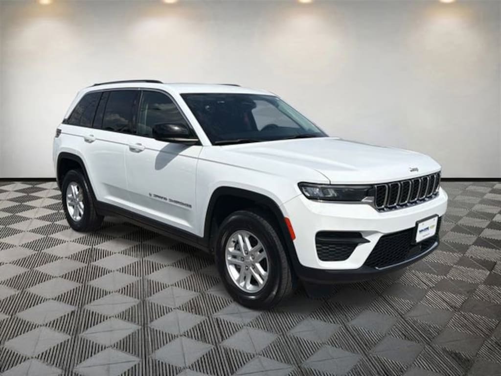 Used 2024 Jeep Grand Cherokee Laredo