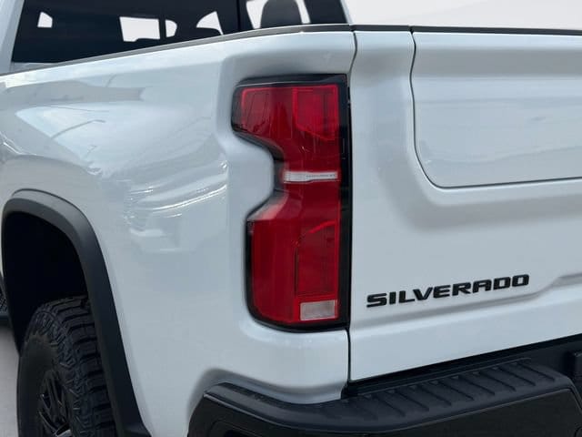 2026 Chevrolet Silverado 2500 HD ZR2 - Photo 11