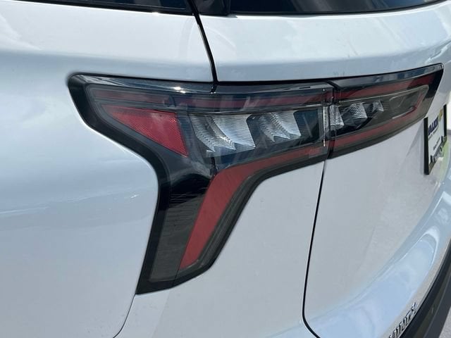 2027 Chevrolet Equinox LT - Photo 11