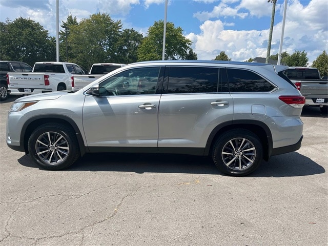 Used 2019 Toyota Highlander XLE with VIN 5TDJZRFH6KS582522 for sale in Franklin, TN