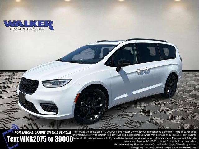 2025 Chrysler Pacifica Limited's photo