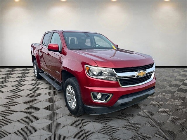 2018 Chevrolet Colorado LT photo 2