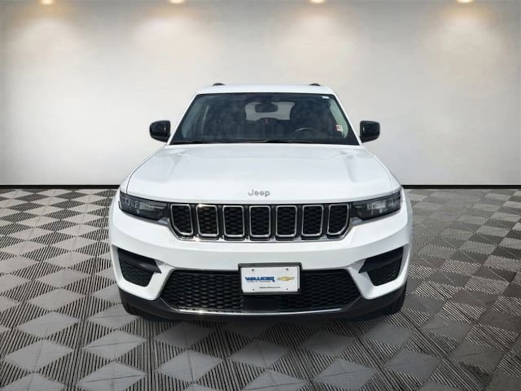 Used 2024 Jeep Grand Cherokee Laredo