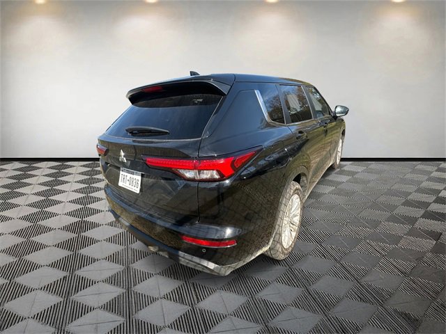 2024 Mitsubishi Outlander ES photo 3