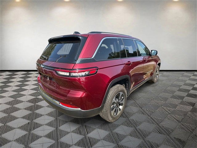 2023 Jeep Cherokee Base photo 2