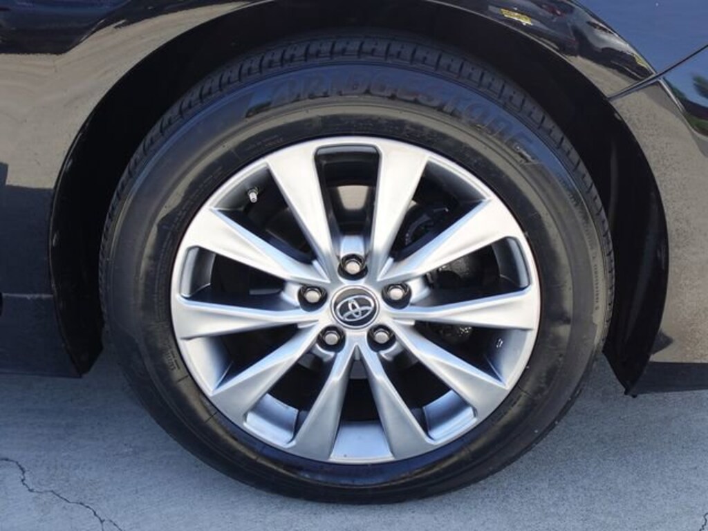 Used 2016 Toyota Camry Hybrid XLE