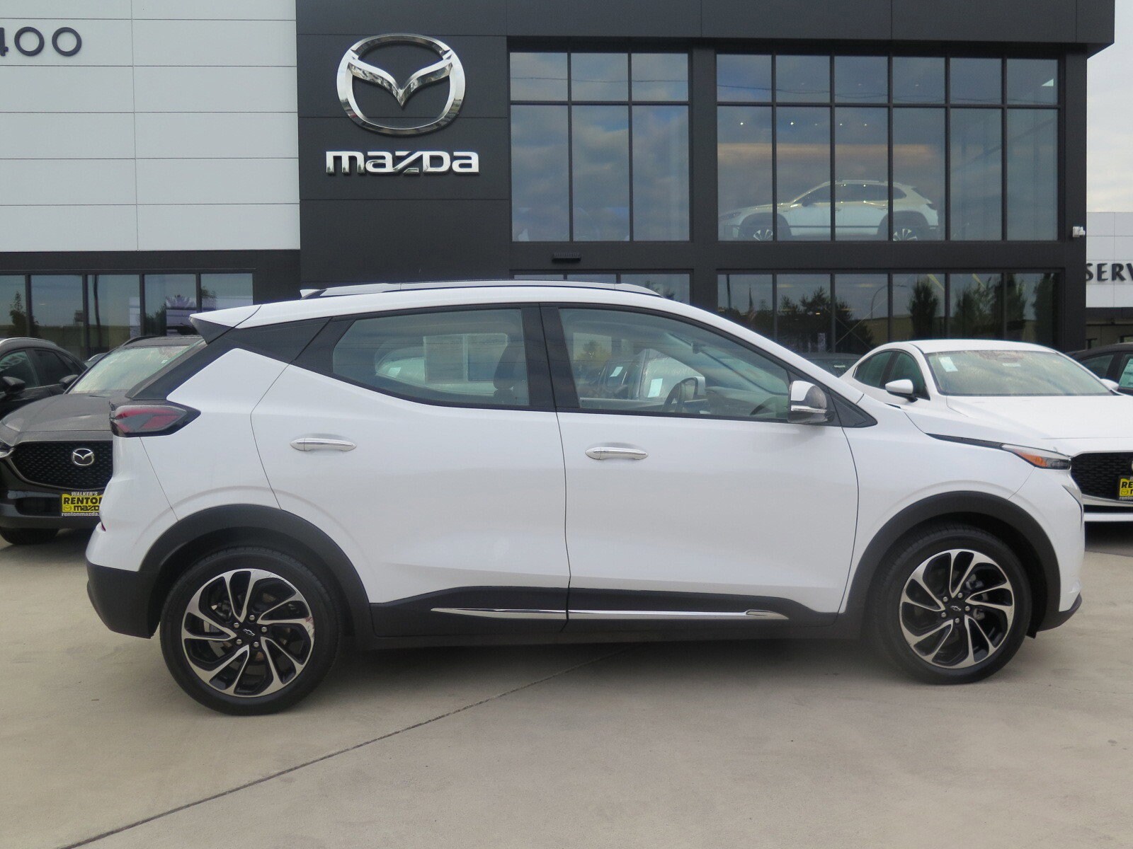 2023 Chevrolet Bolt EUV Premier photo 2