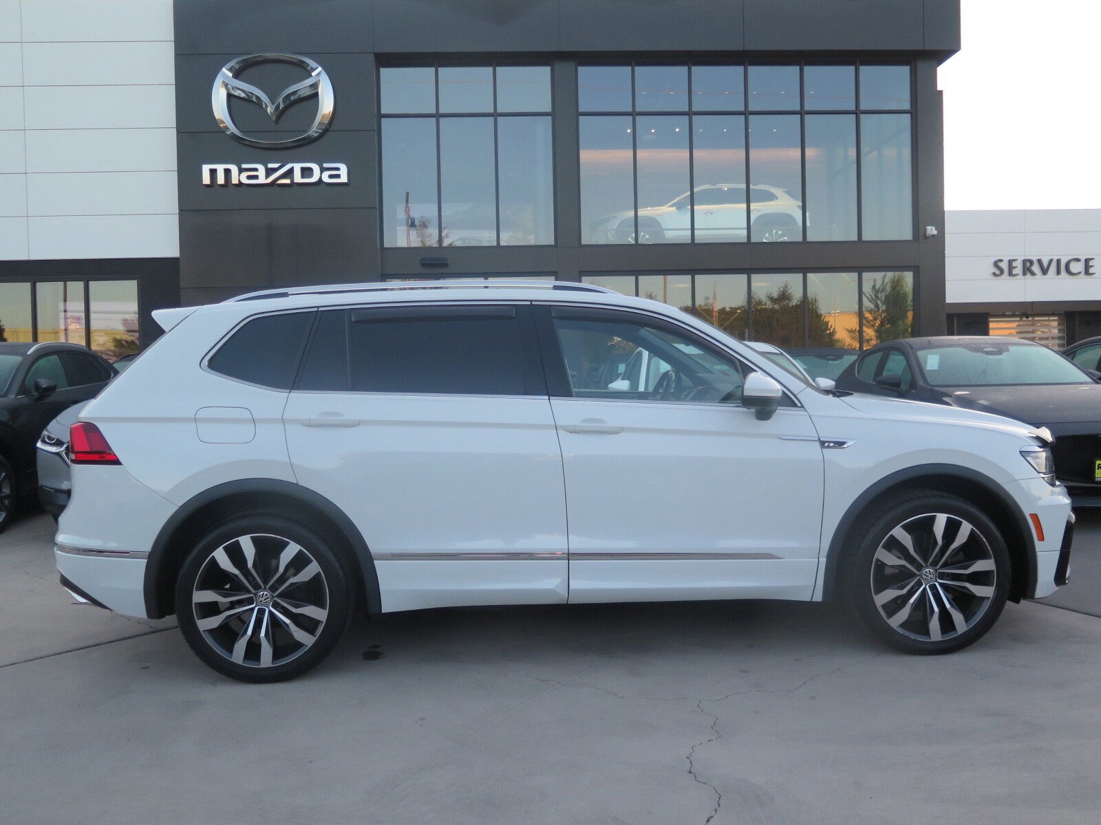 2020 Volkswagen Tiguan SEL Premium R-Line photo 3