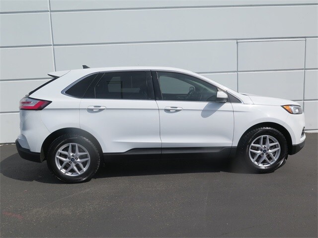 2022 Ford Edge SEL photo 4