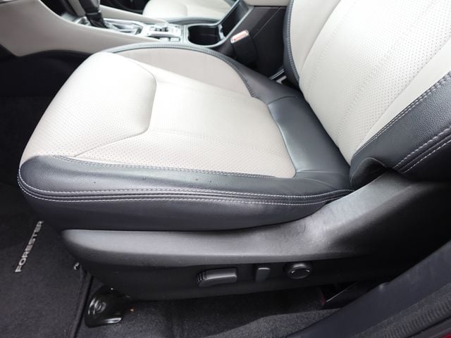 2022 Subaru Forester Limited - Photo 12