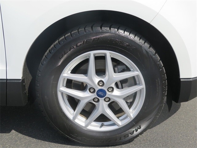 2022 Ford Edge SEL photo 3
