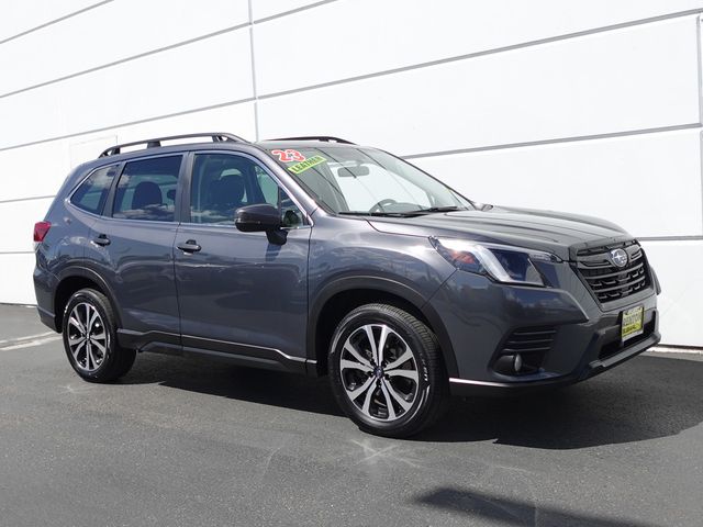 2023 Subaru Forester Limited's photo