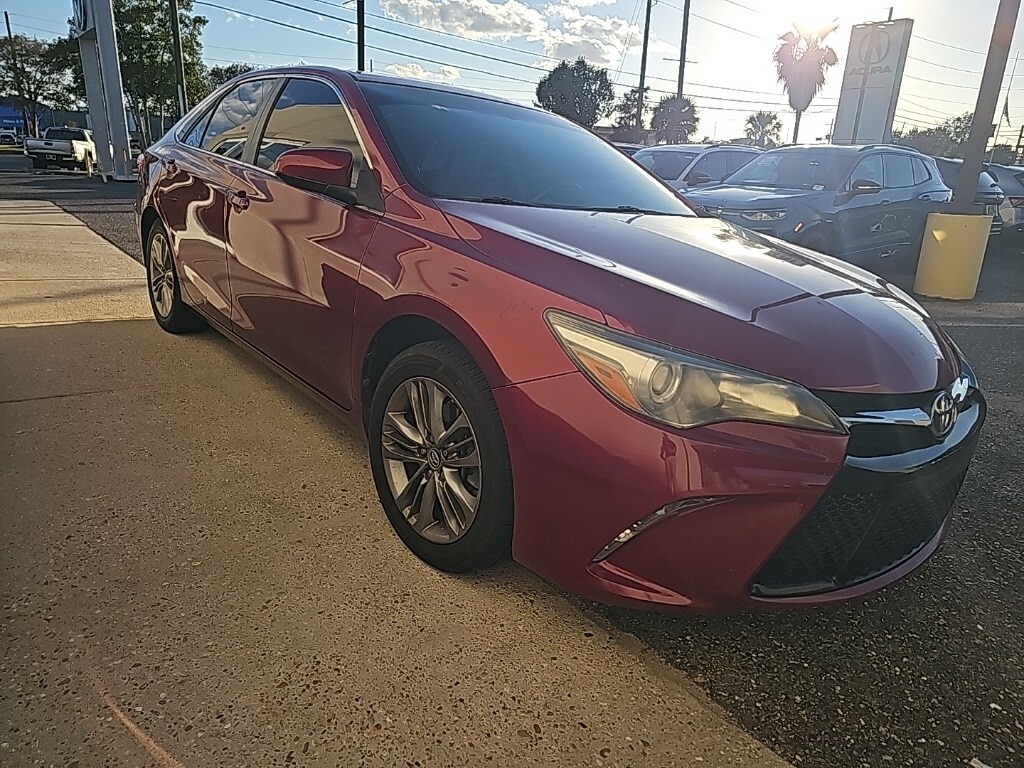 2016 Toyota Camry SE photo 3