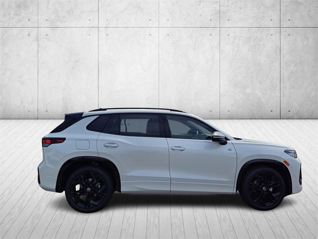 2025 Volkswagen Tiguan SE R-Line Black photo 4