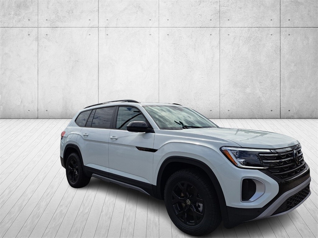 2025 Volkswagen Atlas SE Technology Peak Edition photo 2