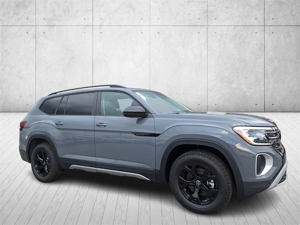 2025 Volkswagen Atlas SE Technology Peak Edition photo 2