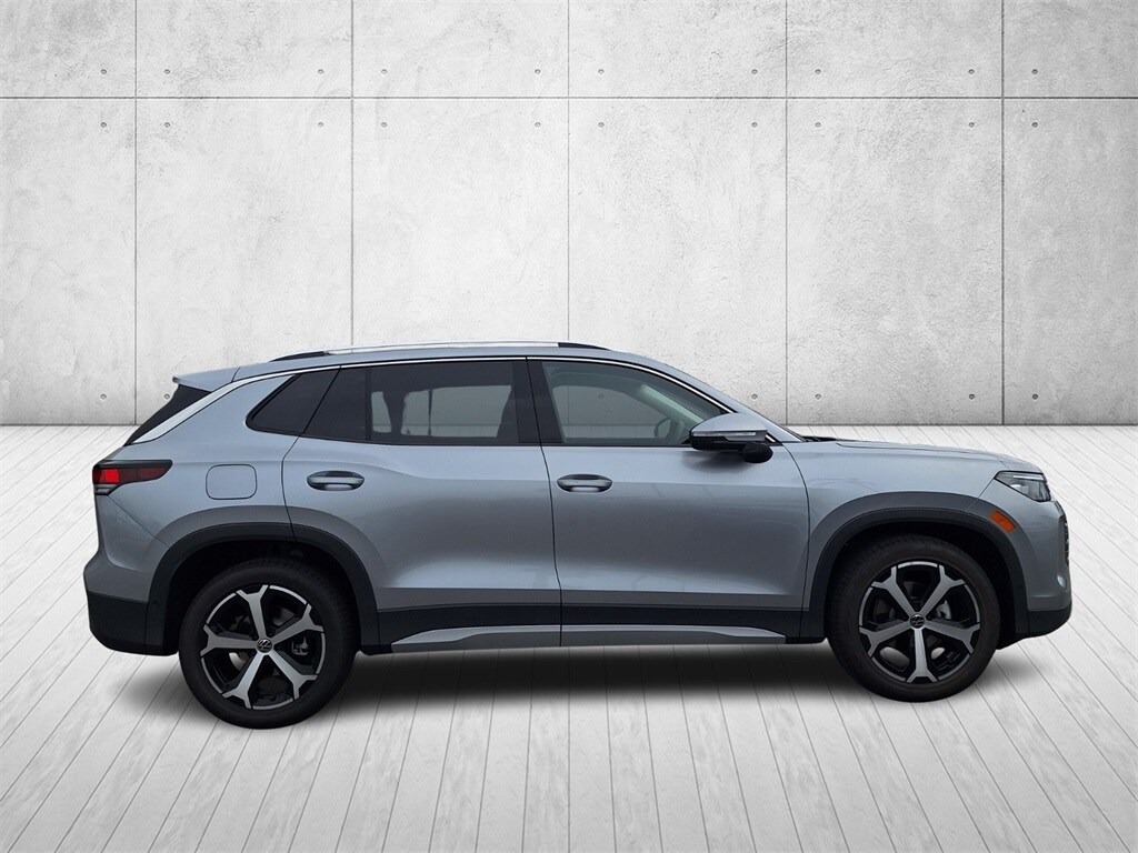 2025 Volkswagen Tiguan SE photo 4