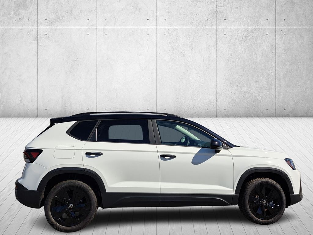New 2026 Volkswagen Taos 1.5T SE Black SUV