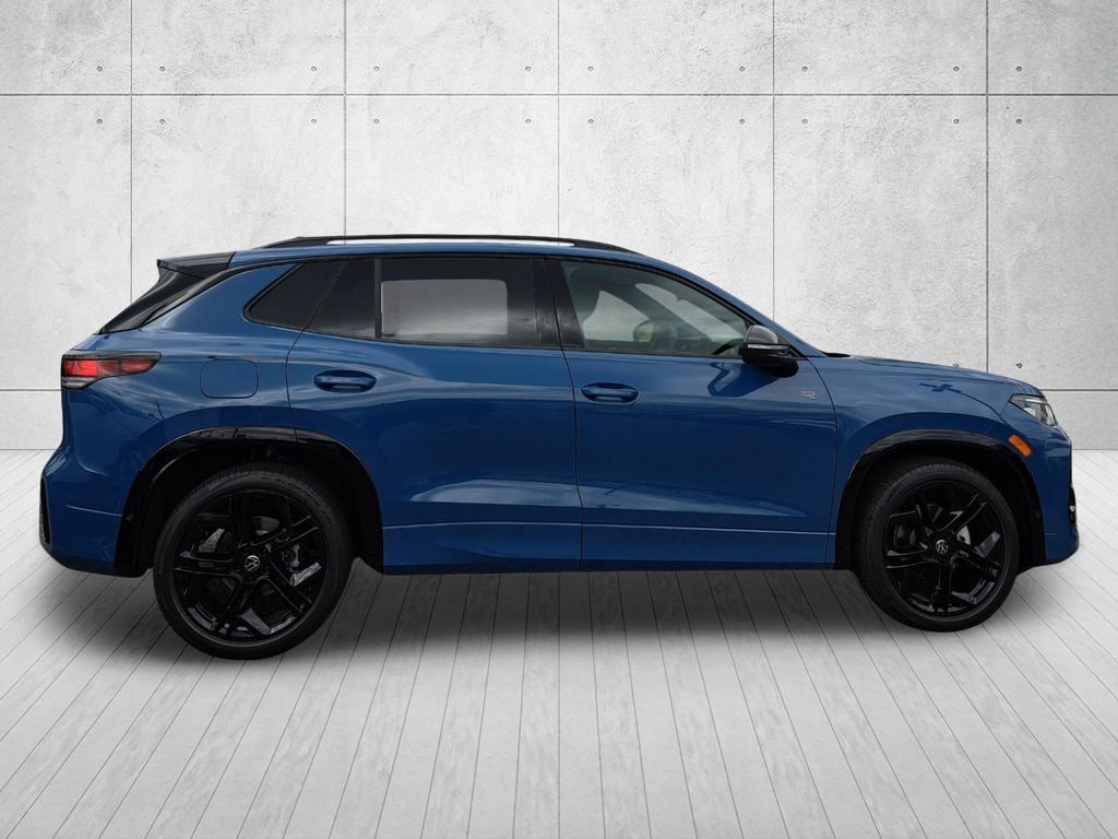 New 2026 Volkswagen Tiguan 2.0T SE R-Line Black SUV