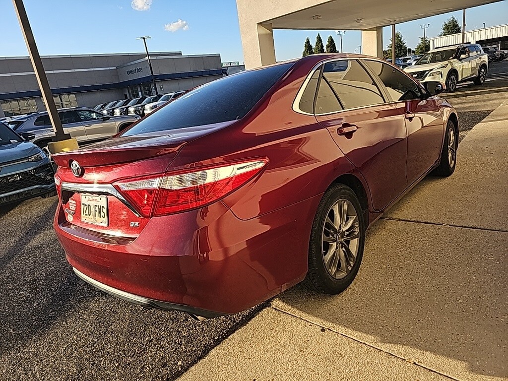 2016 Toyota Camry SE photo 4