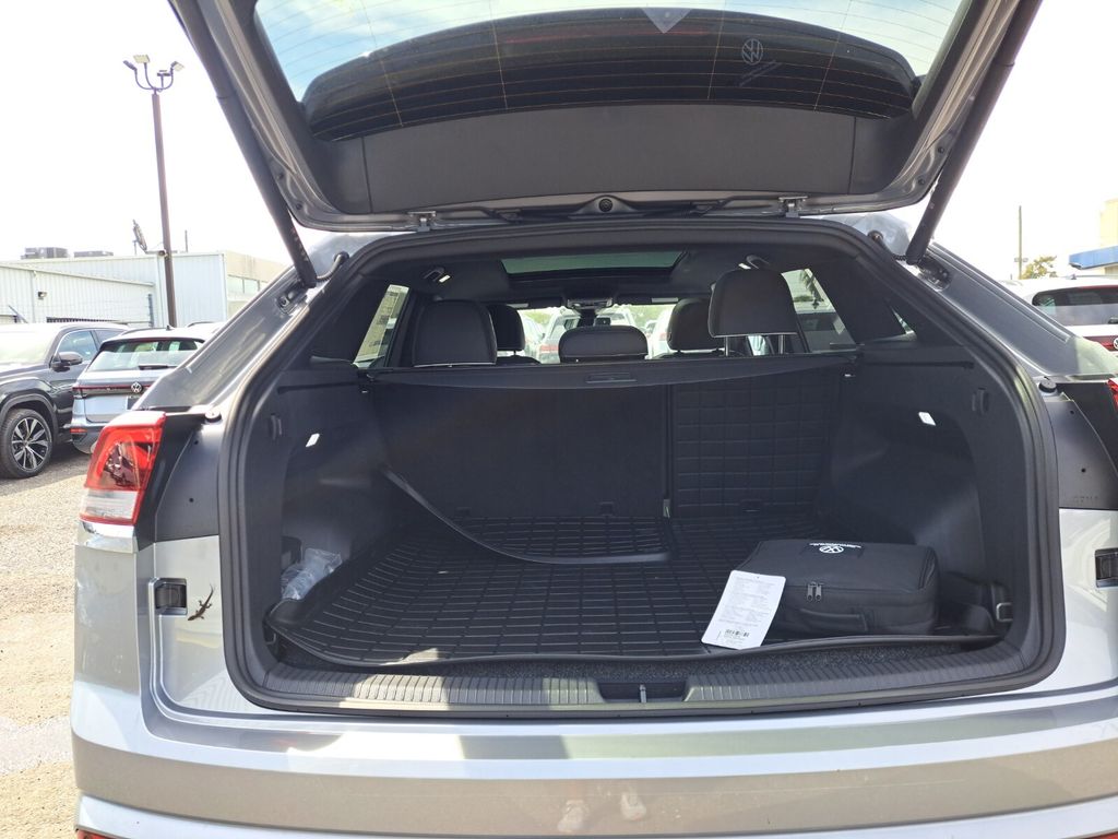 2026 Volkswagen Atlas Cross Sport SEL Premium R-LINE - Photo 23