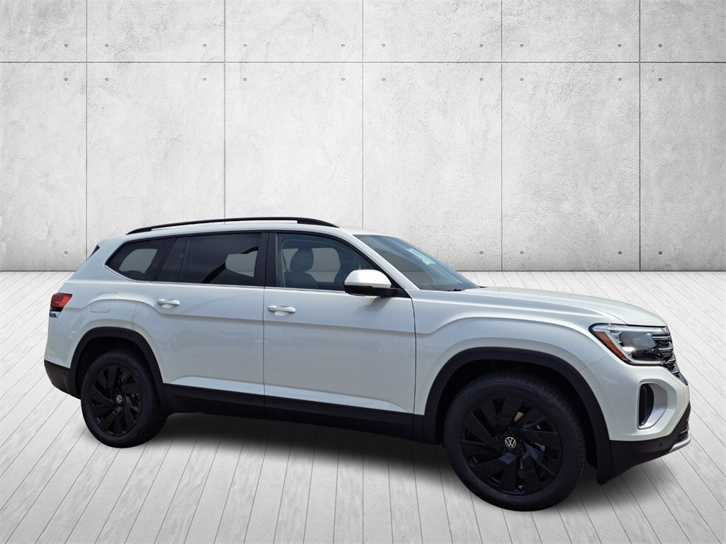 2026 Volkswagen Atlas SE Technology photo 3