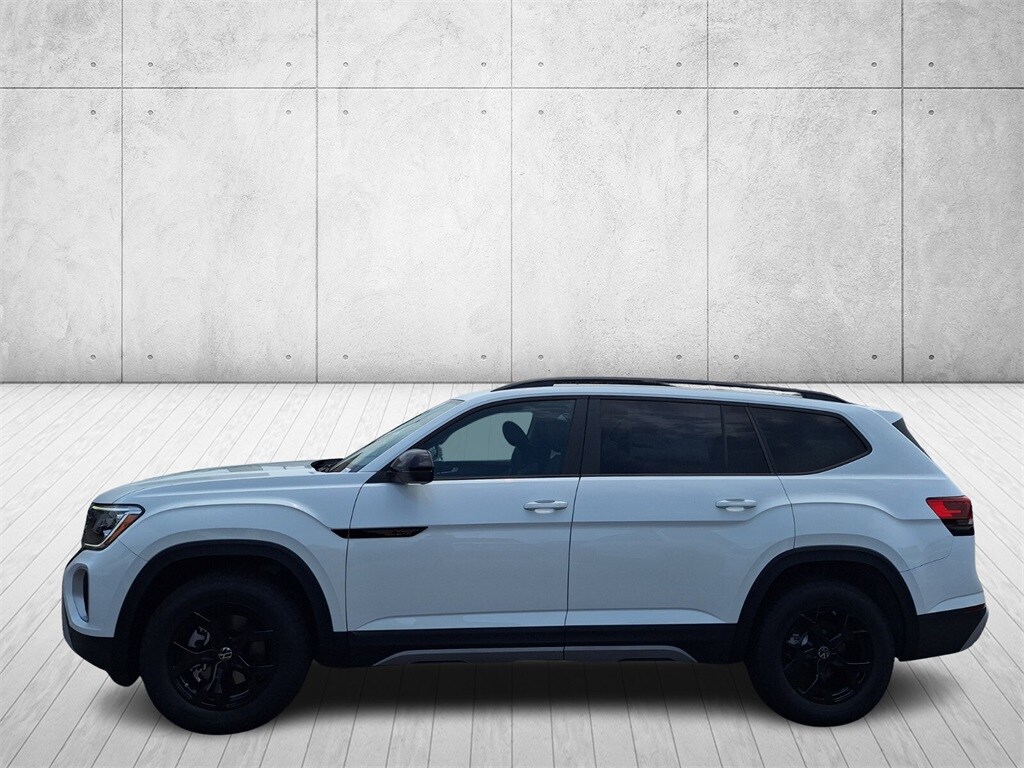 2025 Volkswagen Atlas SE Technology Peak Edition photo 2