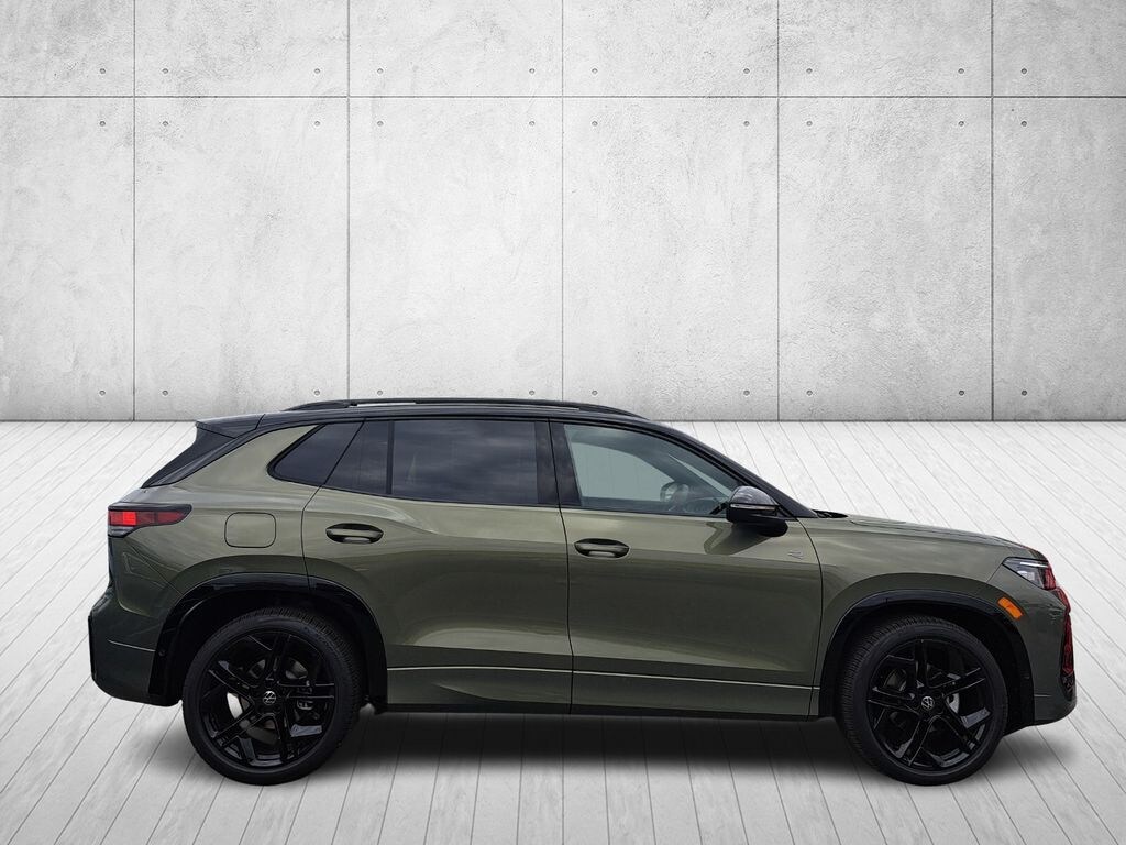 New 2026 Volkswagen Tiguan 2.0T SE R-Line Black SUV