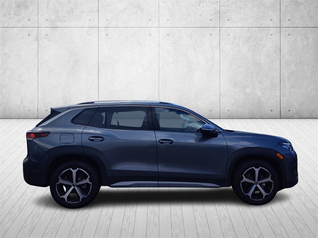 2025 Volkswagen Tiguan SE photo 4